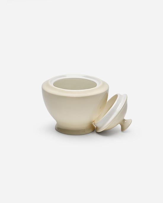 سكر باستيل من ميزون مع غطاء عاجي