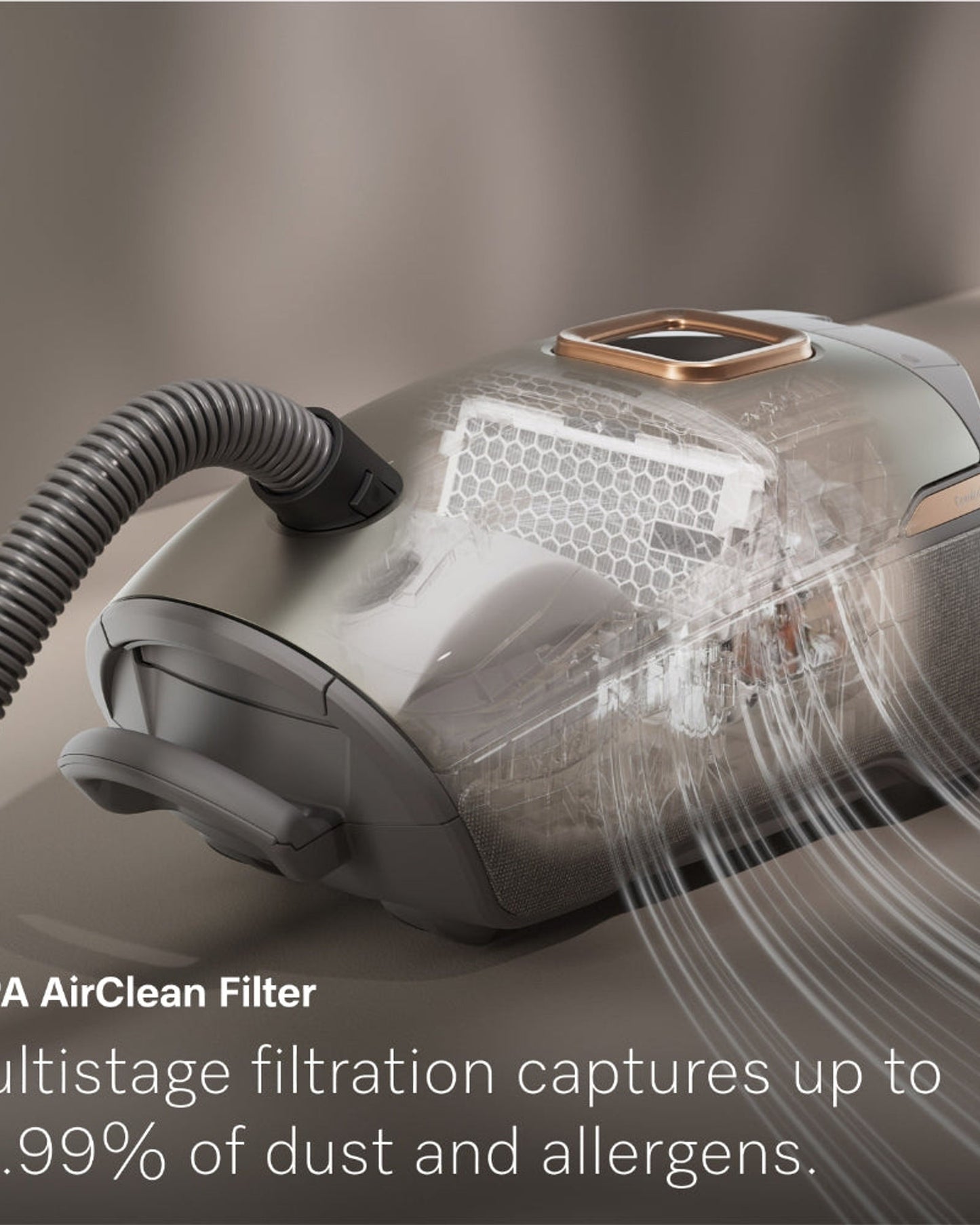 مكنسة كهربائية أسطوانية مزودة بكيس من Miele Guard L1 Comfort XL بمقبض مريح، ورؤوس أرضية AllTeQ وParquet Twister XL، وشاشة LCD، بلون لؤلؤي من التيتانيوم
