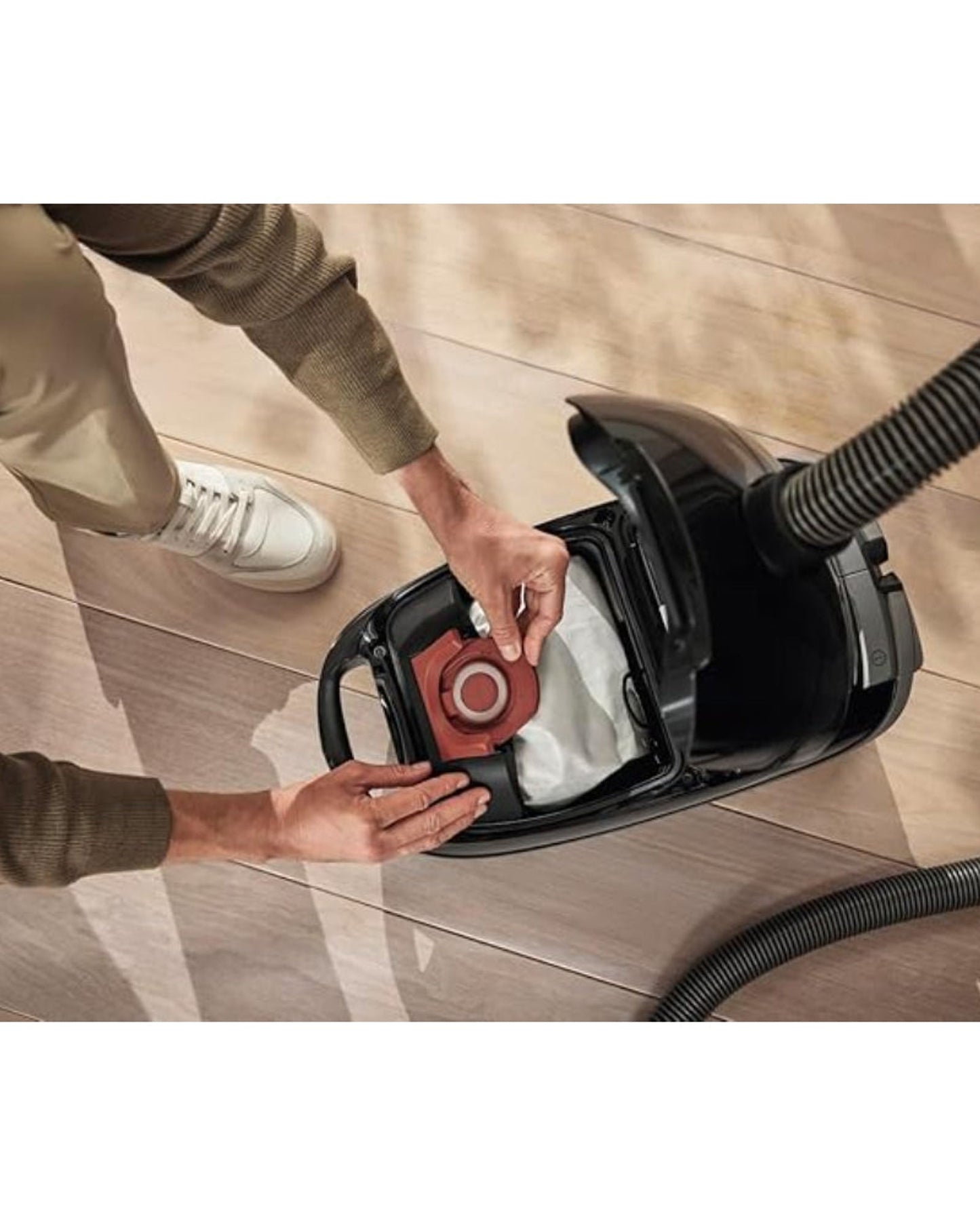أكياس غبار Miele HyClean Pure CO للمكنسة الكهربائية لجميع طرازات Miele Guard M1، عبوة من 4 أكياس غبار وفلتر عادم AirClean واحد