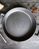 طاجن فيسمان الضحل المصنوع من الحديد الزهر باللون الأسود مقاس 30 سم