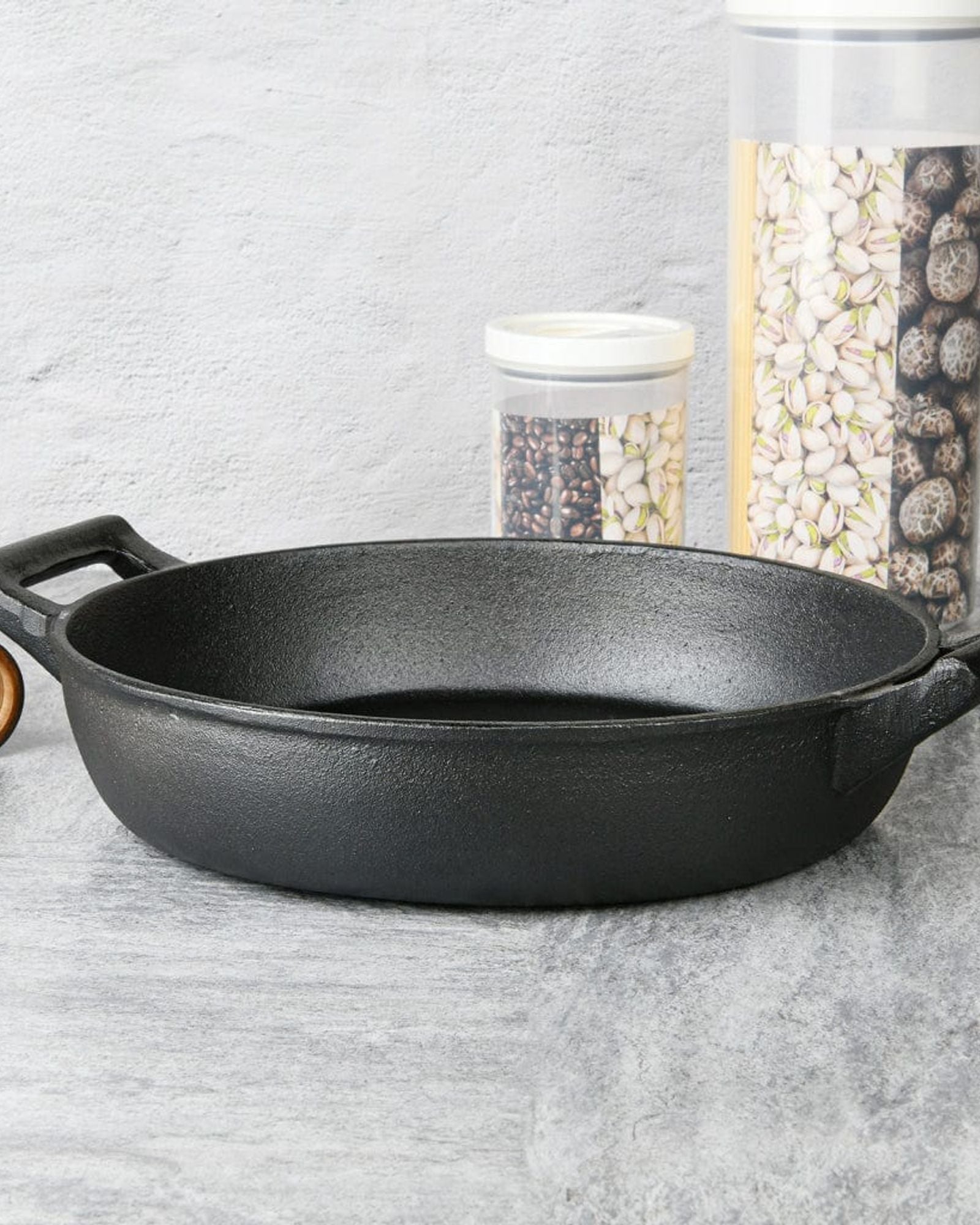 طاجن فيسمان الضحل المصنوع من الحديد الزهر باللون الأسود مقاس 30 سم