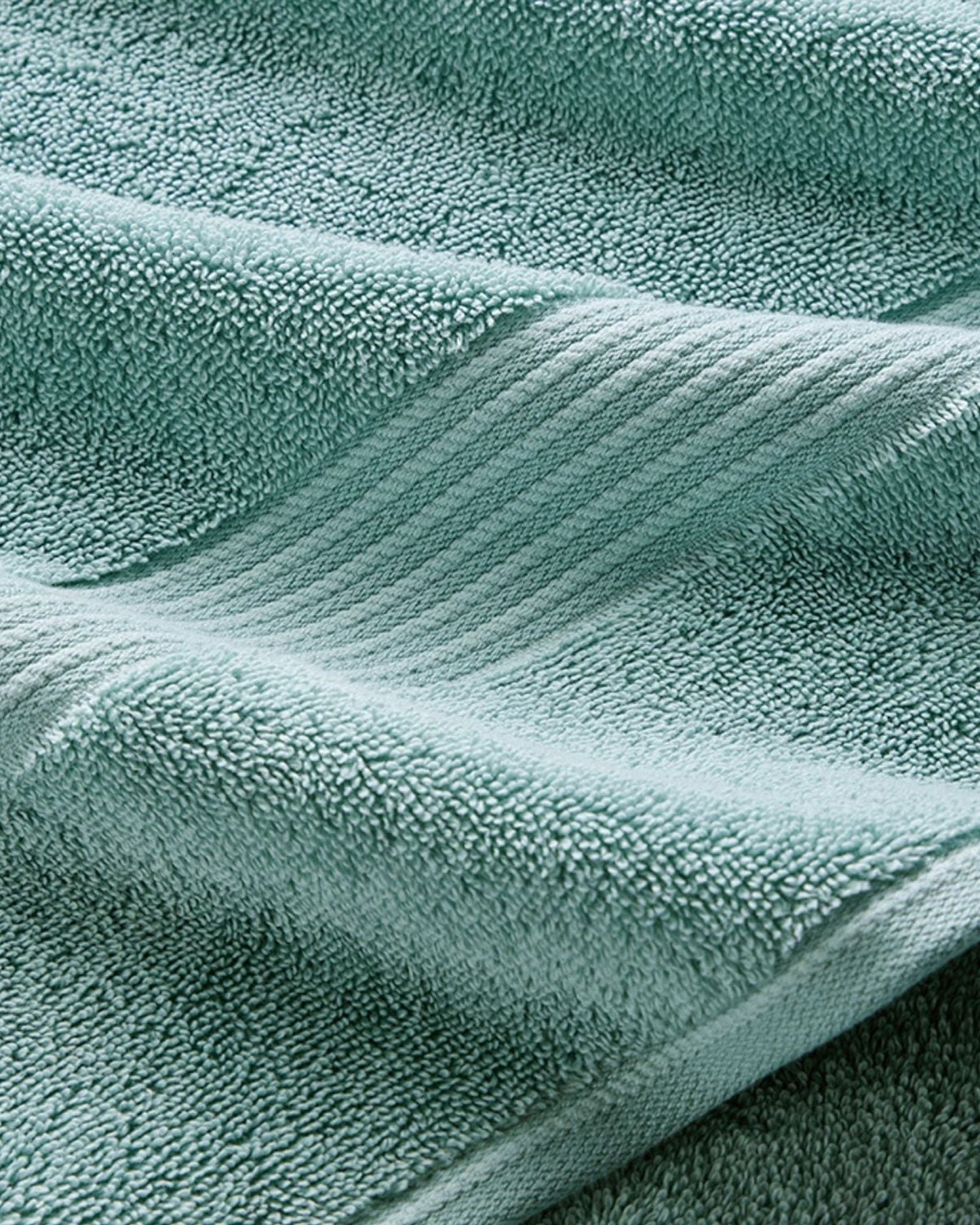 مناشف حمام وسجادة حمام كريستي سوبريم المعدنية