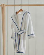 رداء استحمام كريستي "ميني هود" باللونين الأبيض والأزرق الدنيم