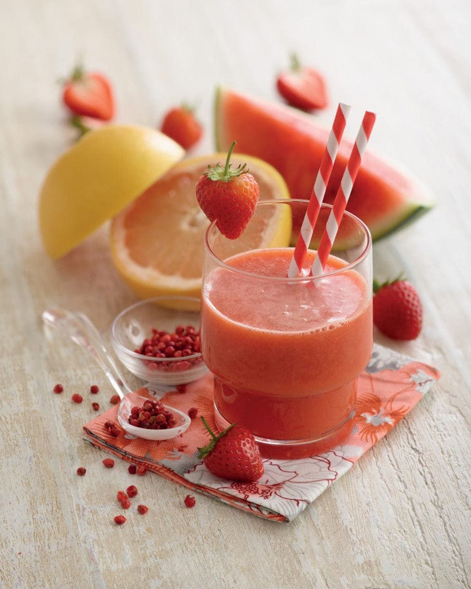 خلاط كينوود مع مرطبانين