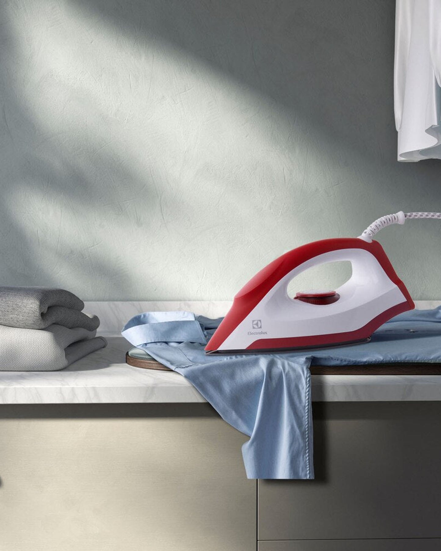 مكواة جافة من إلكترولوكس