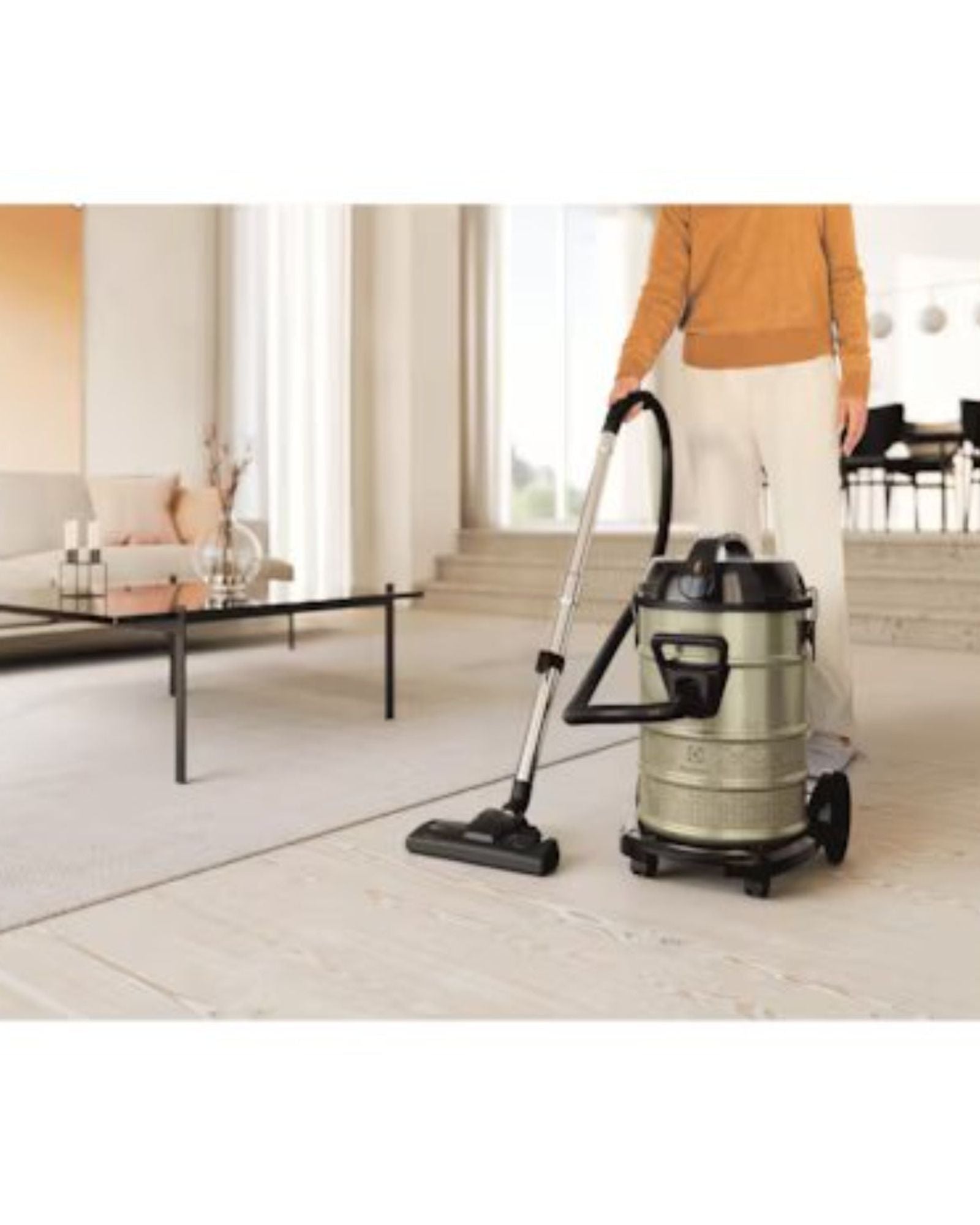 مكنسة كهربائية أسطوانية من إلكترولوكس سعة 23 لترًا