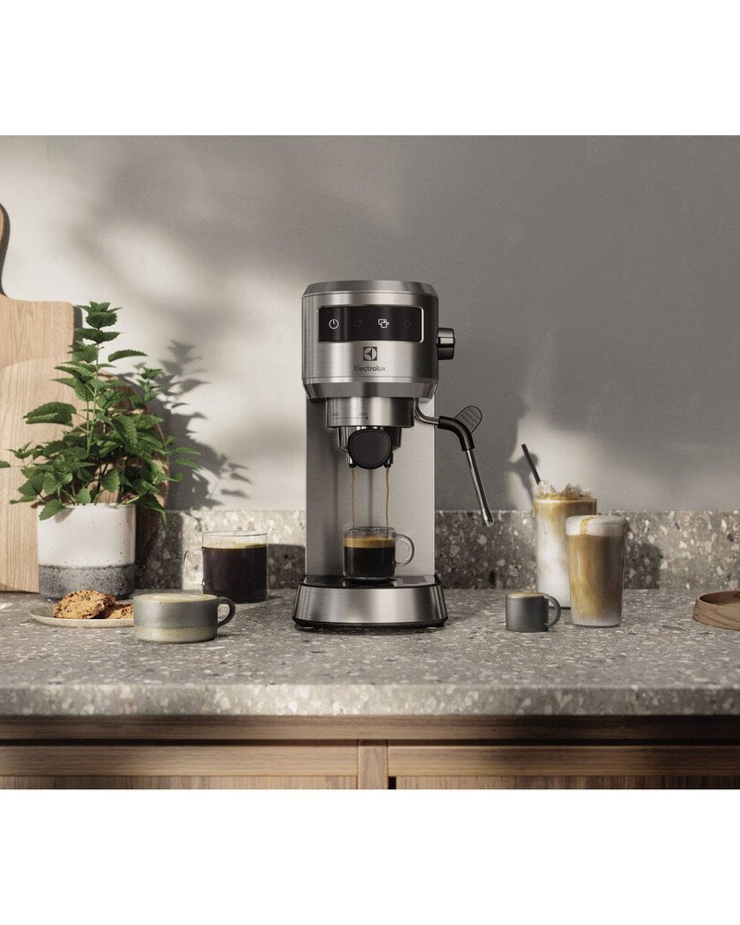 ماكينة صنع قهوة الإسبريسو Electrolux UltimateTaste 500 سعة 1 لتر