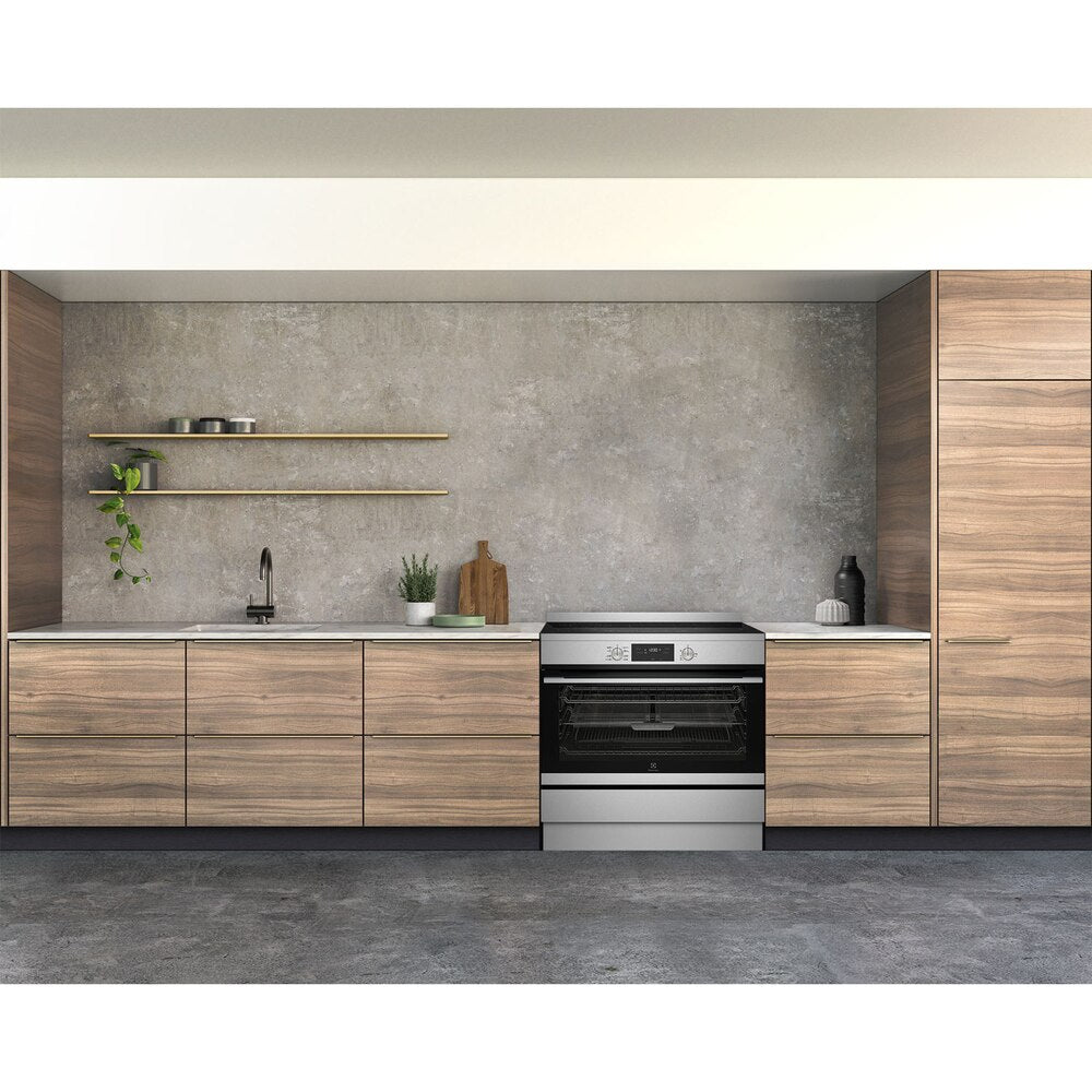 موقد إلكترولوكس قائم بذاته سعة 116 لترًا مزود بسطح طهي سيراميكي وفرن كهربائي