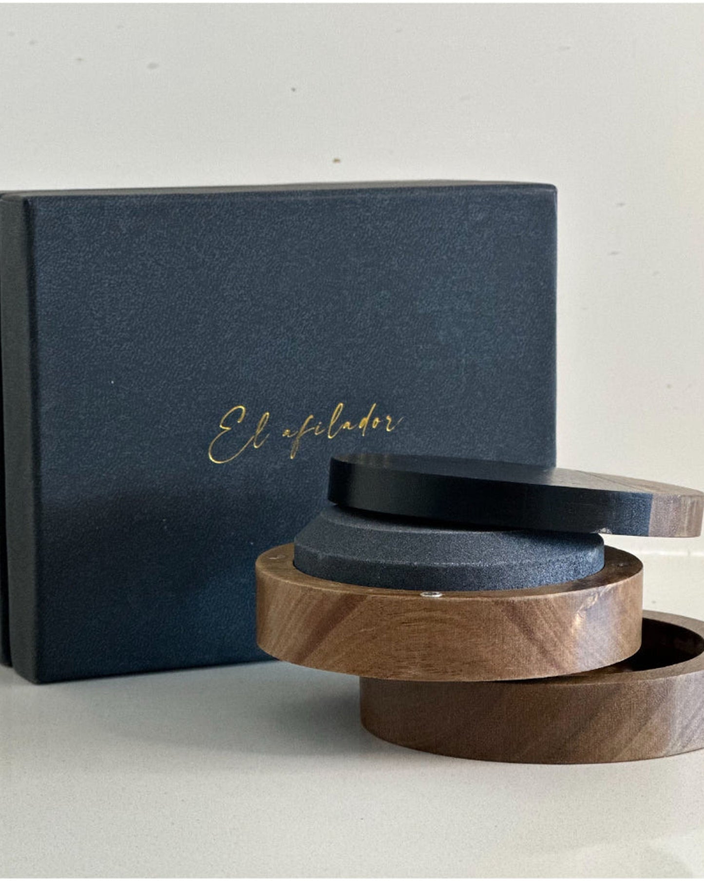 مبراة سكاكين نورديكو وشمع أخضر