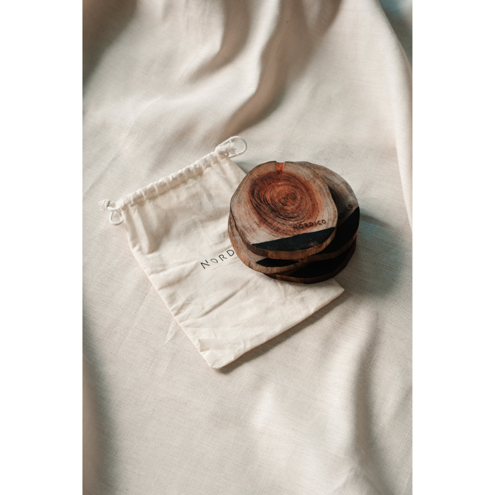 مجموعة قواعد أكواب خشبية من نورديكو - 4 قطع