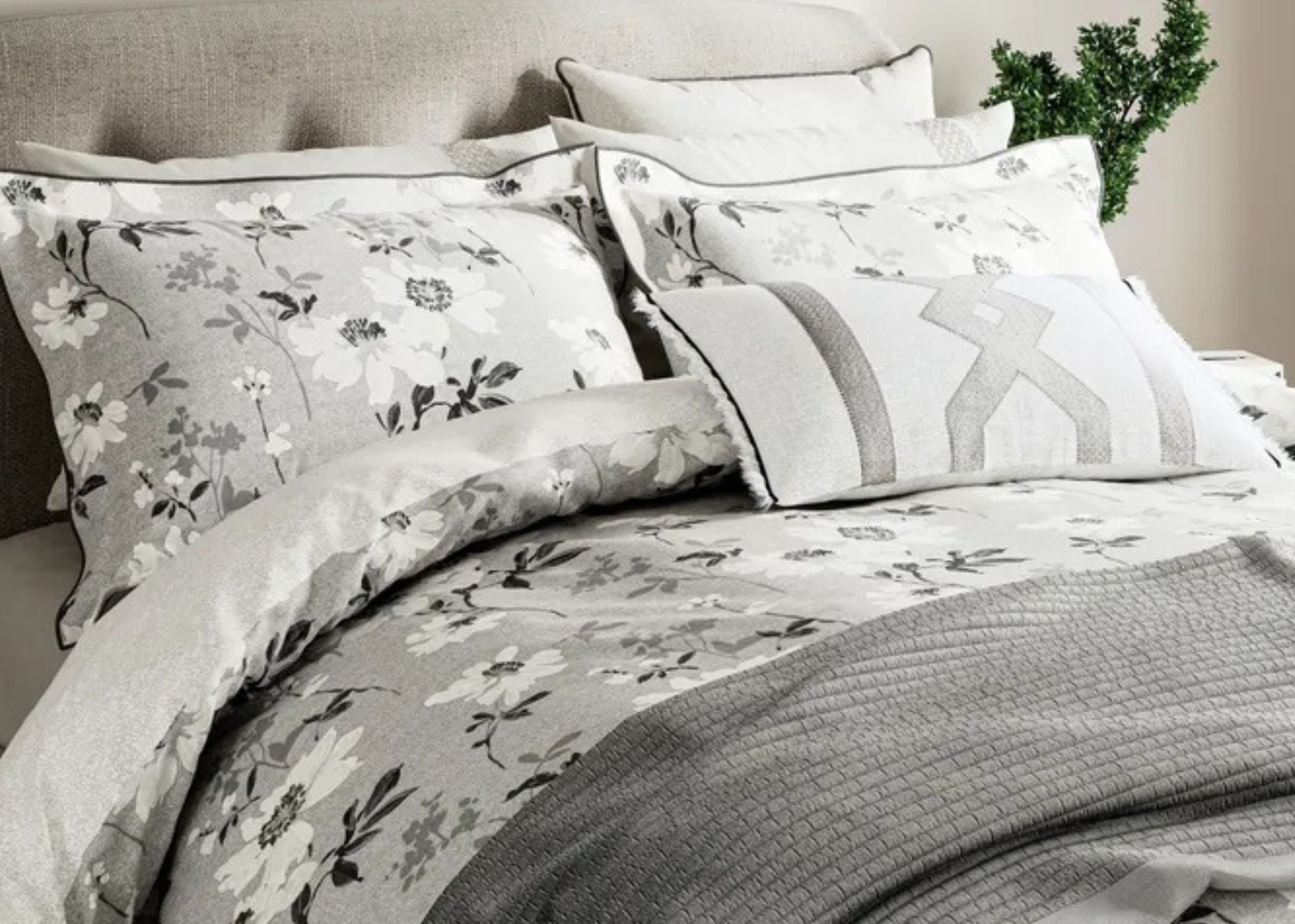 بطانية "سيفا" المبطنة باللون الفضي من بيدك أوف بلفاست