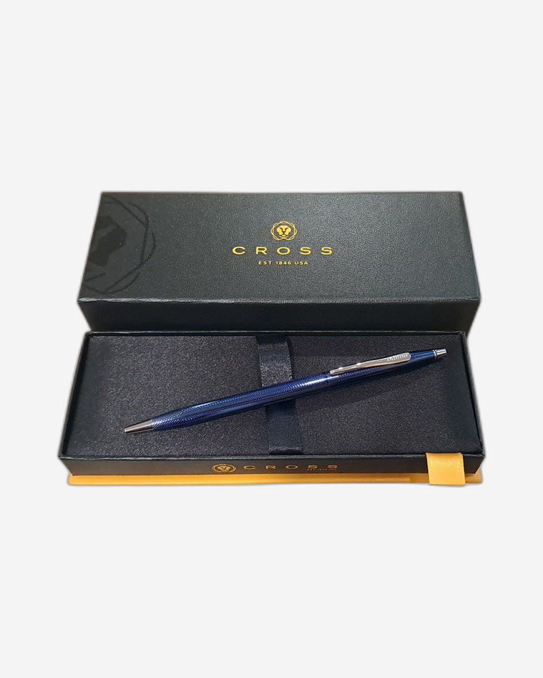 قلم حبر جاف كروس كلاسيك سينشري® مصقول شفاف أزرق كوبالت منقوش بنمط ماسي مع كروم مصقول - AT0082-169