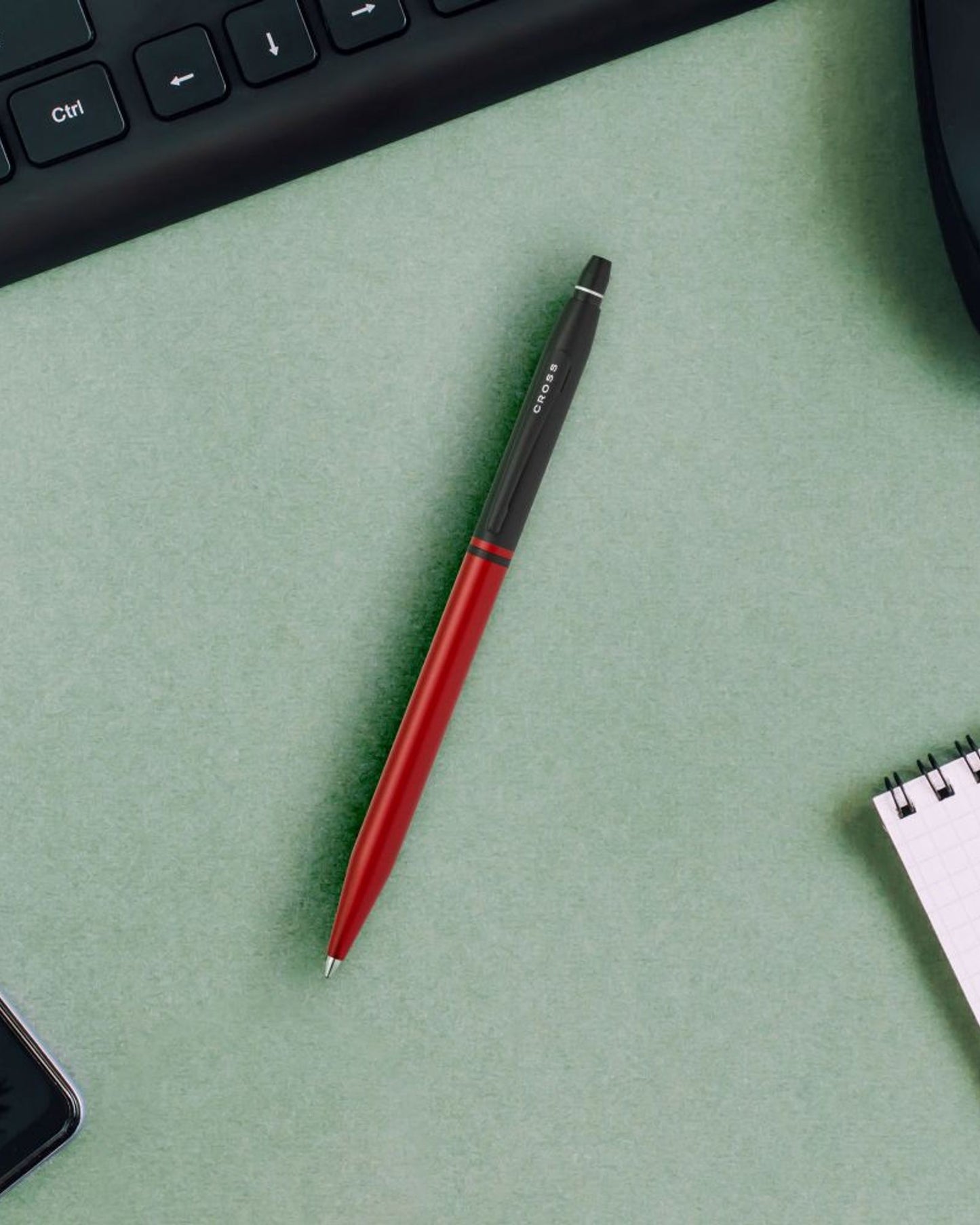 قلم حبر جاف كروس كليك™ تاكسيدو ساتان معدني أحمر AT0622-125