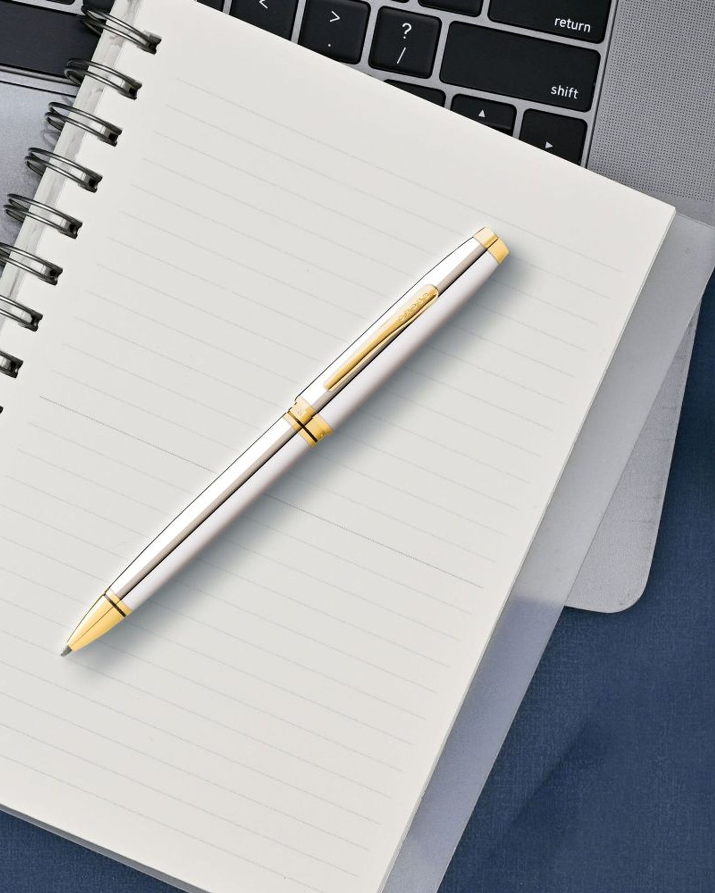 قلم حبر جاف كروس كوفنتري مصقول بالكروم مع لون متغير AT0662-2