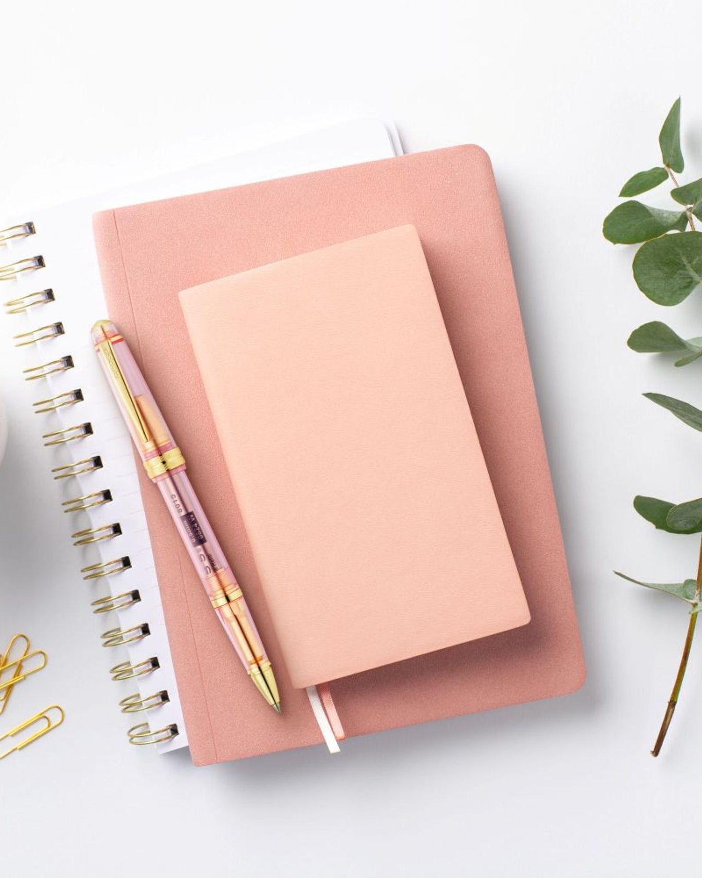 قلم حبر جاف Cross Bailey Light™ من الراتنج الياقوت الوردي الشفاف AT0742-20