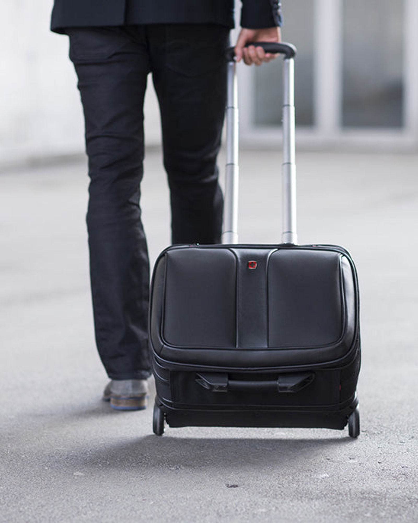 طقم أعمال وينجر باتريوت من قطعتين مع بكرة كومب-يو وحقيبة كمبيوتر محمول مقاس 15.6 بوصة - 600662