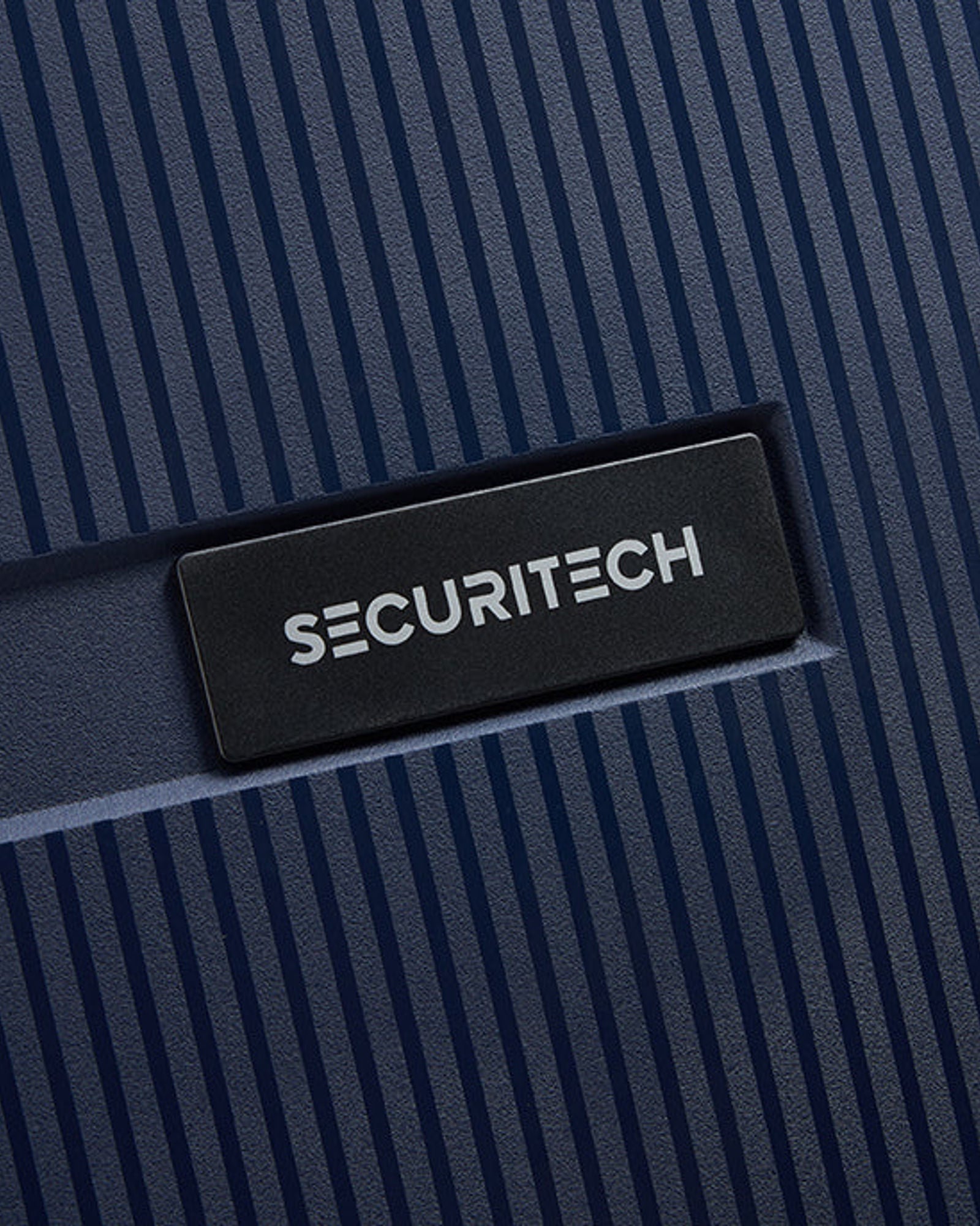 حقيبة ديلسي باريس ستون الصلبة ذات العجلات الأربع