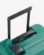 حقيبة ديلسي باريس ستون الصلبة ذات العجلات الأربع