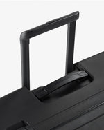 حقيبة ديلسي باريس ستون الصلبة ذات العجلات الأربع