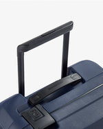 حقيبة ديلسي باريس ستون الصلبة ذات العجلات الأربع