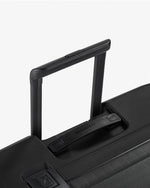 حقيبة ديلسي باريس ستون الصلبة ذات العجلات الأربع