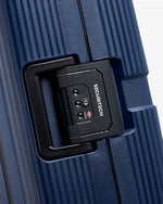 حقيبة ديلسي باريس ستون الصلبة ذات العجلات الأربع