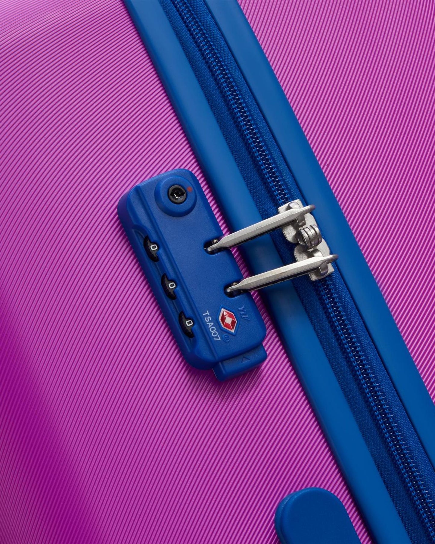 عربة أمتعة UCOB Fabrica 4 ذات العجلات المزدوجة والغطاء الصلب غير القابل للتمدد