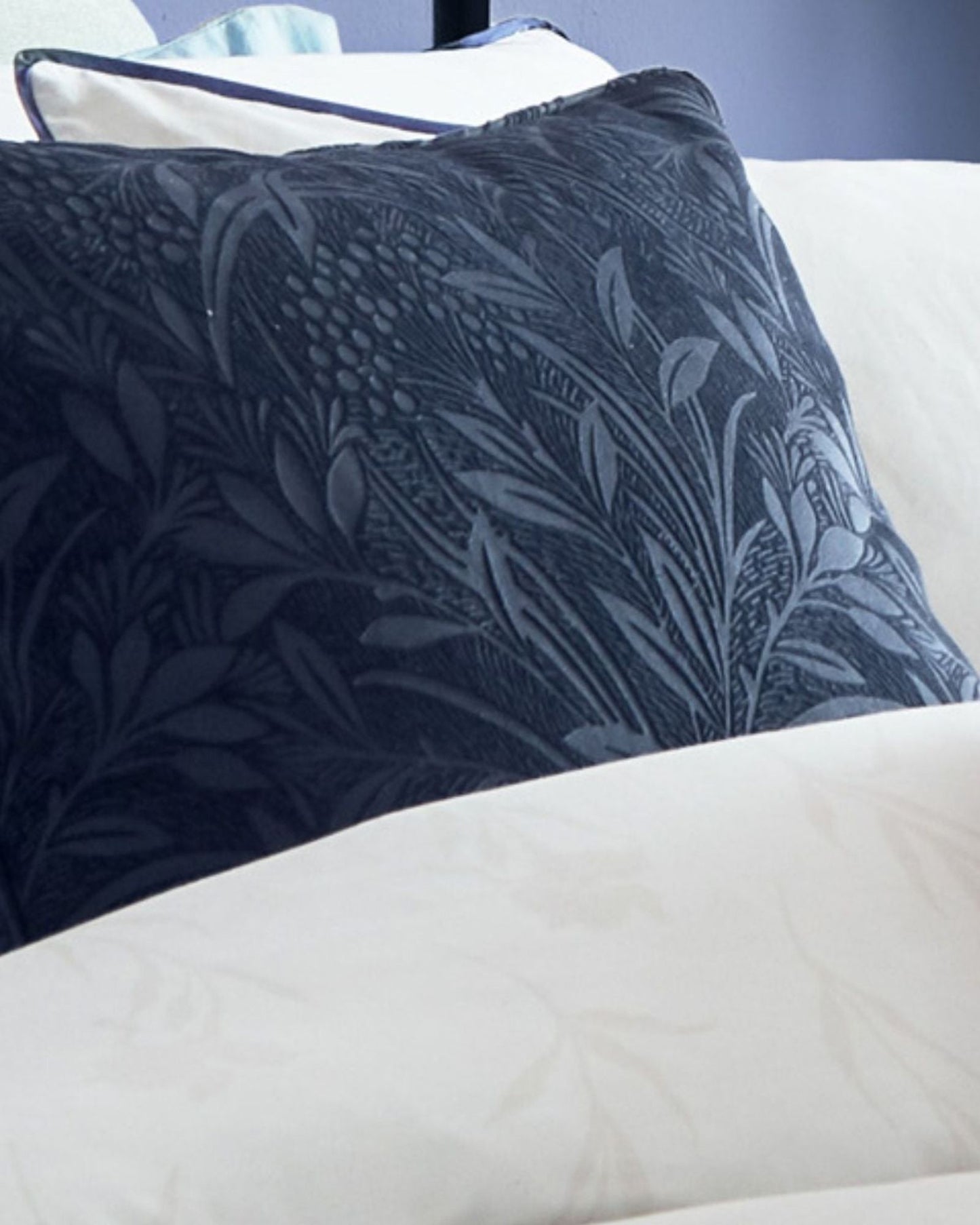 وسادة لورا آشلي المزخرفة المحشوة "شعير" - 50 × 50 سم