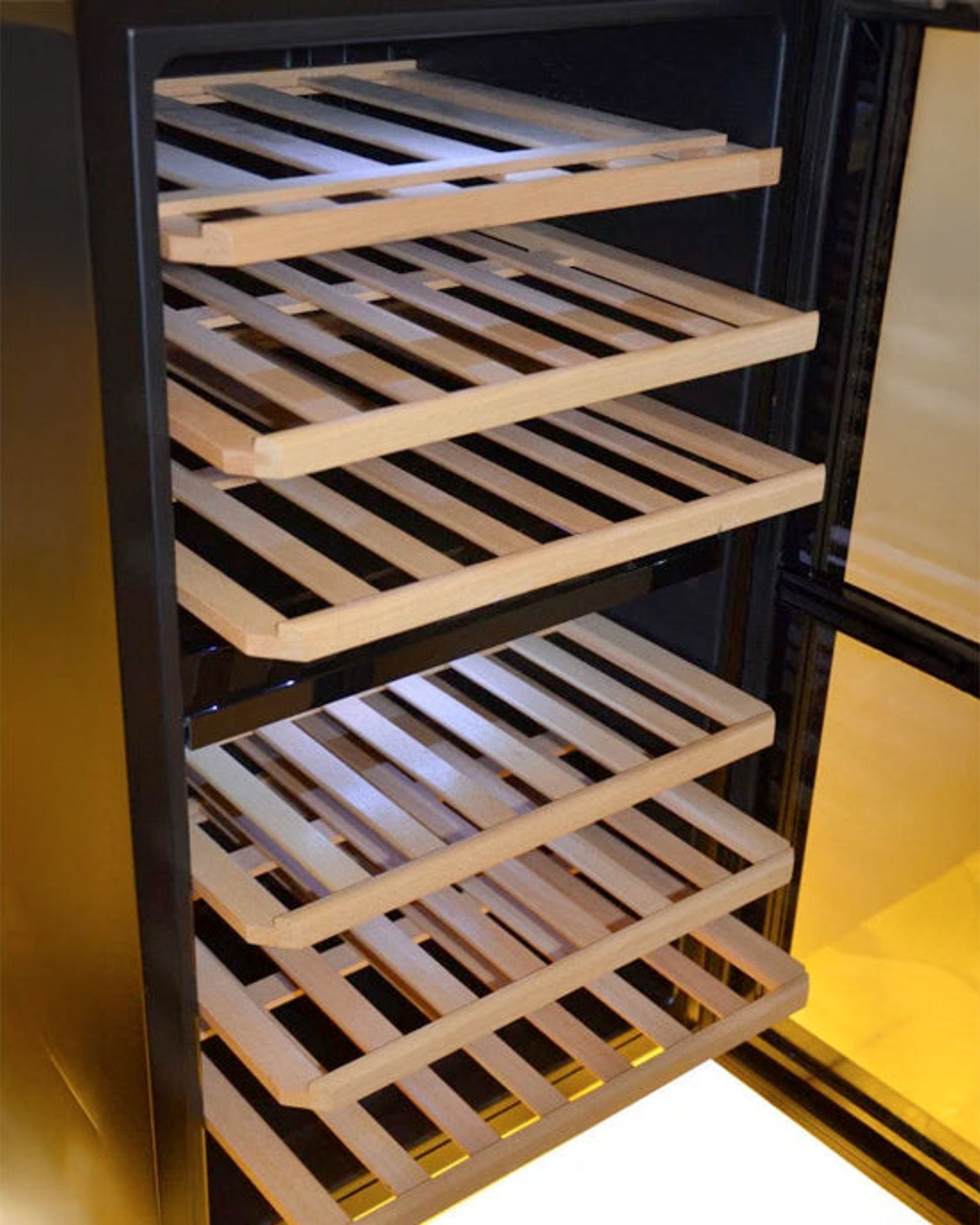 ثلاجة مشروبات كينوود سعة 43 زجاجة