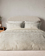 طقم أغطية لحاف "إيتانا" من Bedeck of Belfast باللون الذهبي