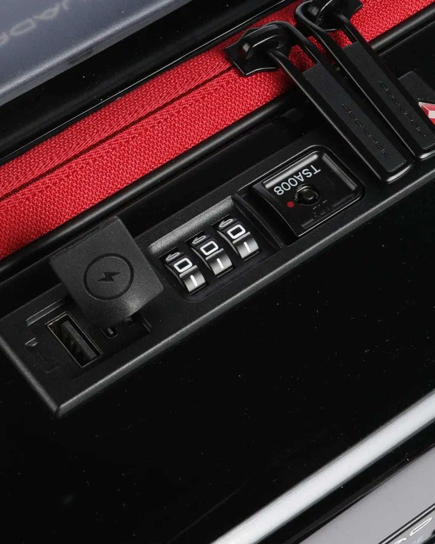 حقيبة سفر بيكوادرو قابلة للتخصيص بحجم المقصورة، صلبة ودوارة، باللون الأسود من دوكاتي، رقم الموديل BV4425POPD