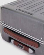 حقيبة أمتعة بيكوادرو بي كيو إل إم بإطار ٥٥ سم، فائقة النحافة، متينة، لون أسود/بني فاتح - Bv4425Pqlm/Ncu