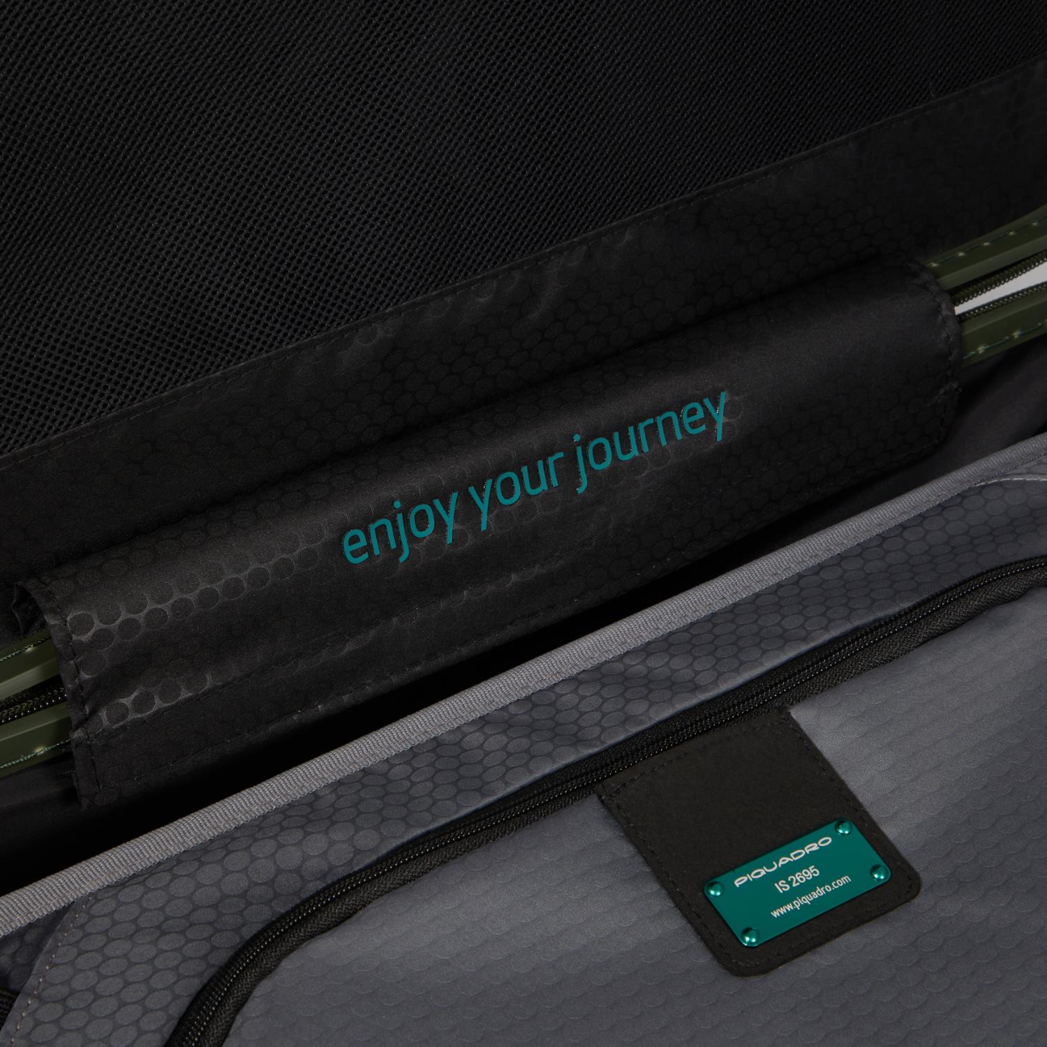 حقيبة بيكوادرو بي كيو لايت فائقة النحافة دوارة باللون الأخضر البولي كربونات