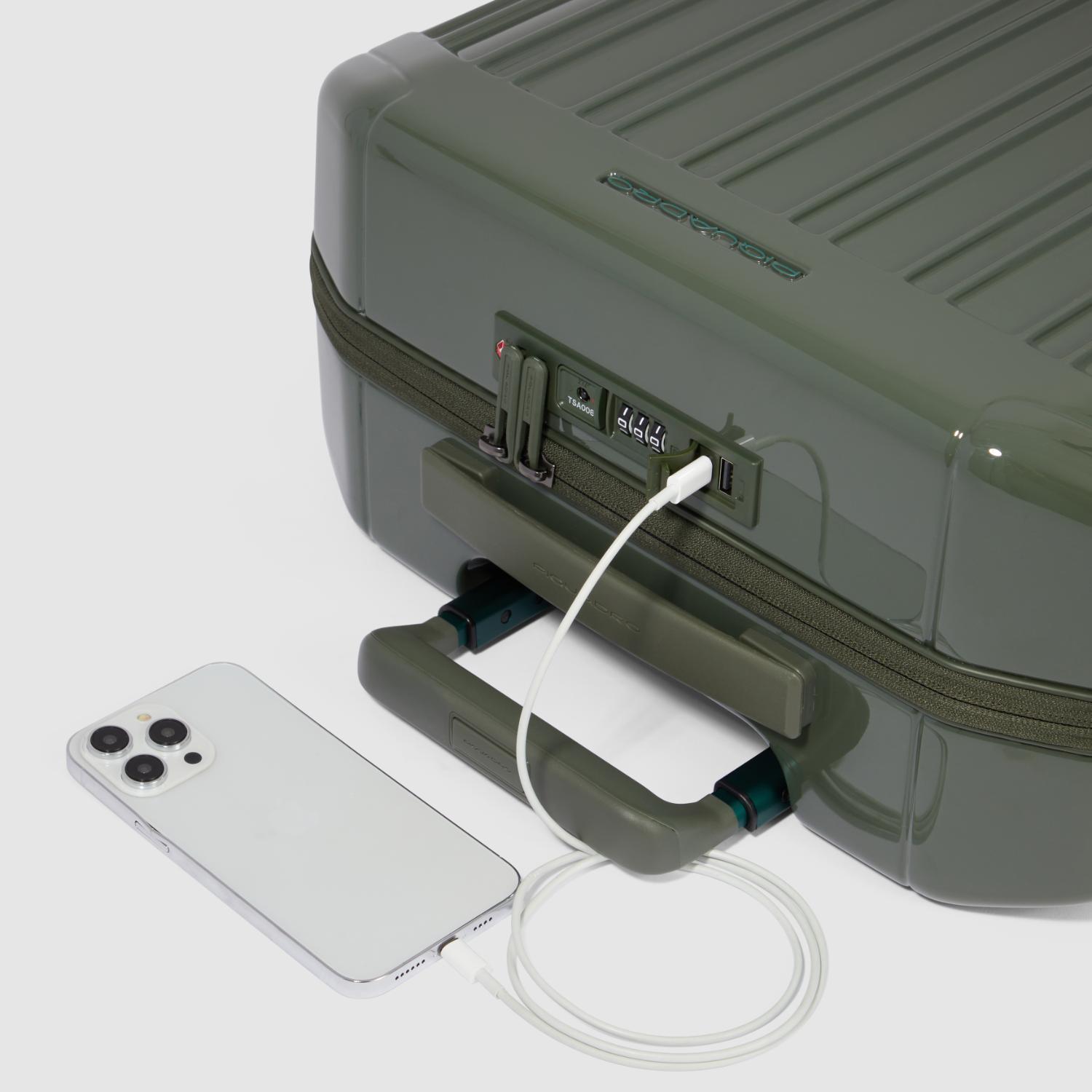 حقيبة بيكوادرو بي كيو لايت فائقة النحافة دوارة باللون الأخضر البولي كربونات