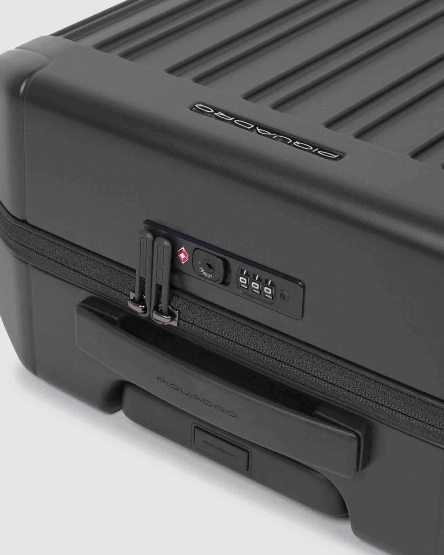 حقيبة بيكوادرو بي كيو لايت فائقة النحافة، 55 سم، حقيبة صلبة، 4 عجلات مزدوجة، لون أسود غير لامع - Bv4425Pql/No