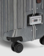 حقيبة بيكوادرو بي كيو إل إم بإطار صلب، مقاس 68 سم، مناسبة لتسجيل الوصول، لون أسود/بني فاتح - Bv4427Pqlm/Ncu