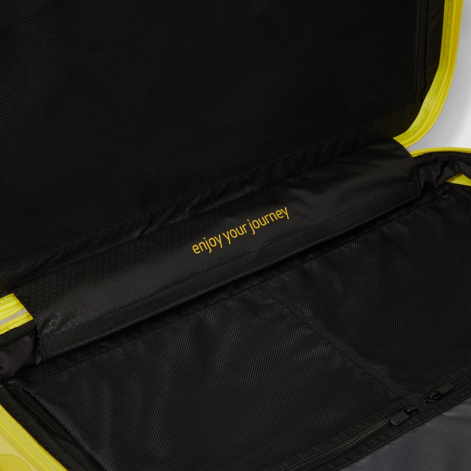 عربة بيكوادرو بي كيو لايت متوسطة الحجم قابلة للتمدد بأربع عجلات، لون أصفر من البولي كربونات