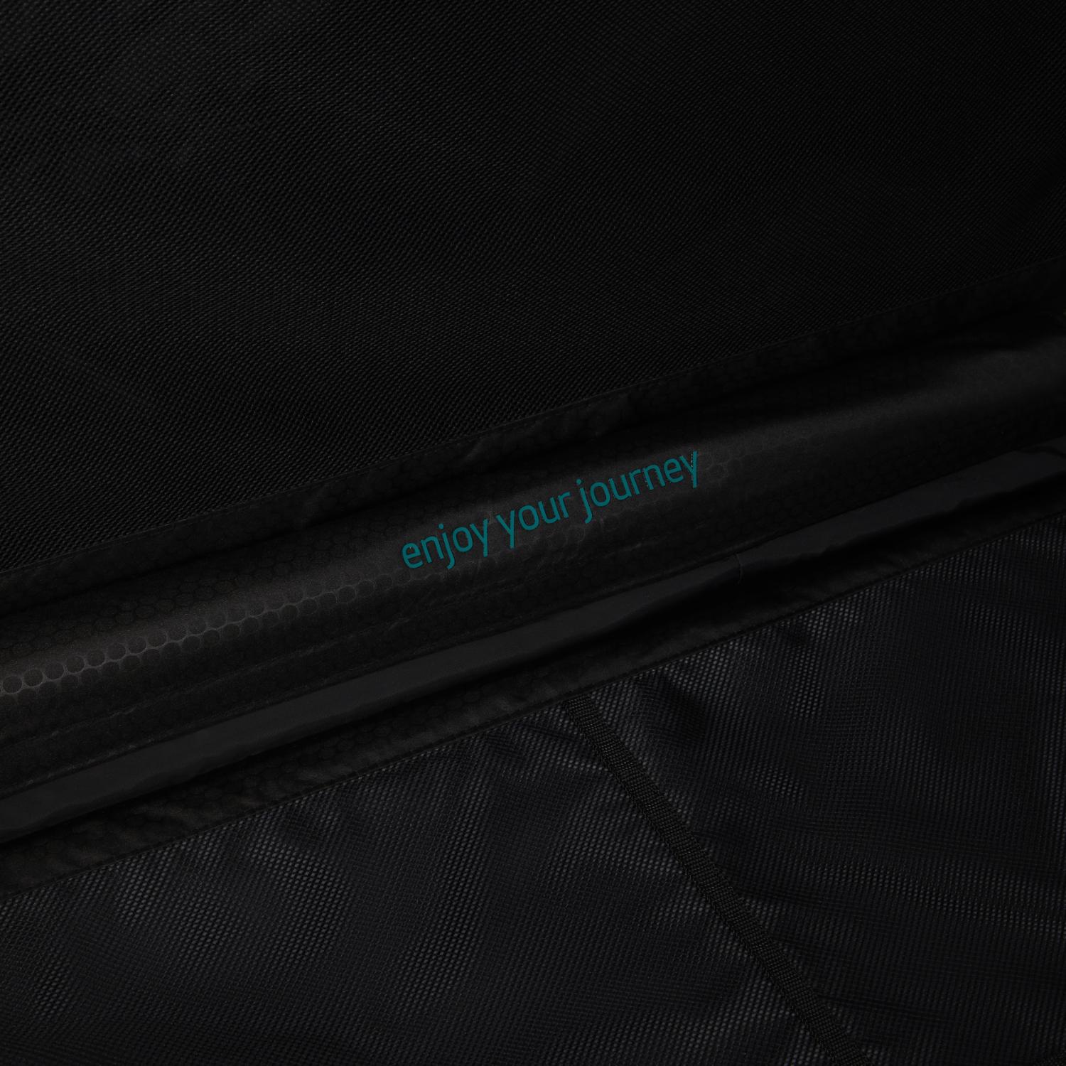 عربة بيكوادرو بي كيو خفيفة الوزن قابلة للتمدد متوسطة الحجم بأربع عجلات باللون الأخضر البولي كربونات