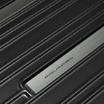 عربة بيكوادرو بي كيو لايت كبيرة الحجم قابلة للتمدد بأربع عجلات من البولي كربونات باللون الأسود غير اللامع