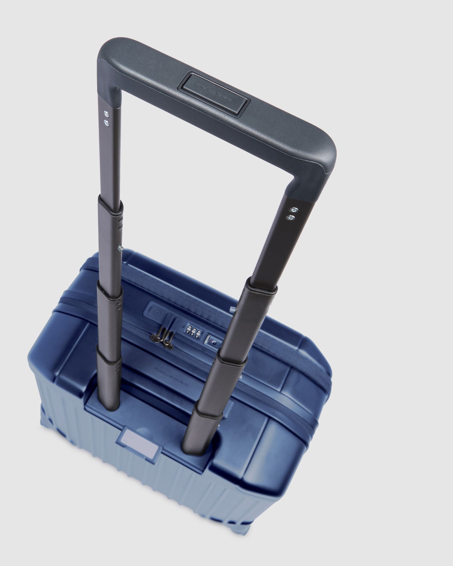 حقيبة الطيار Piquadro TSA Lock باللون الأزرق