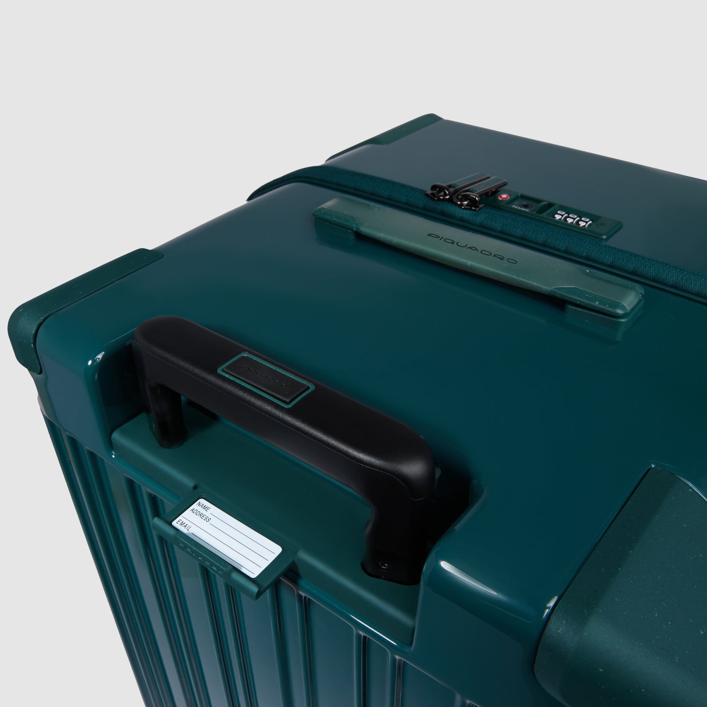 حقيبة سفر Piquadro Pop Trunk المصنوعة من البولي كربونات بأربع عجلات