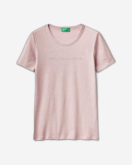 تي شيرت مصنوع من القطن بنسبة 100% مع شعار مطبوع لامع