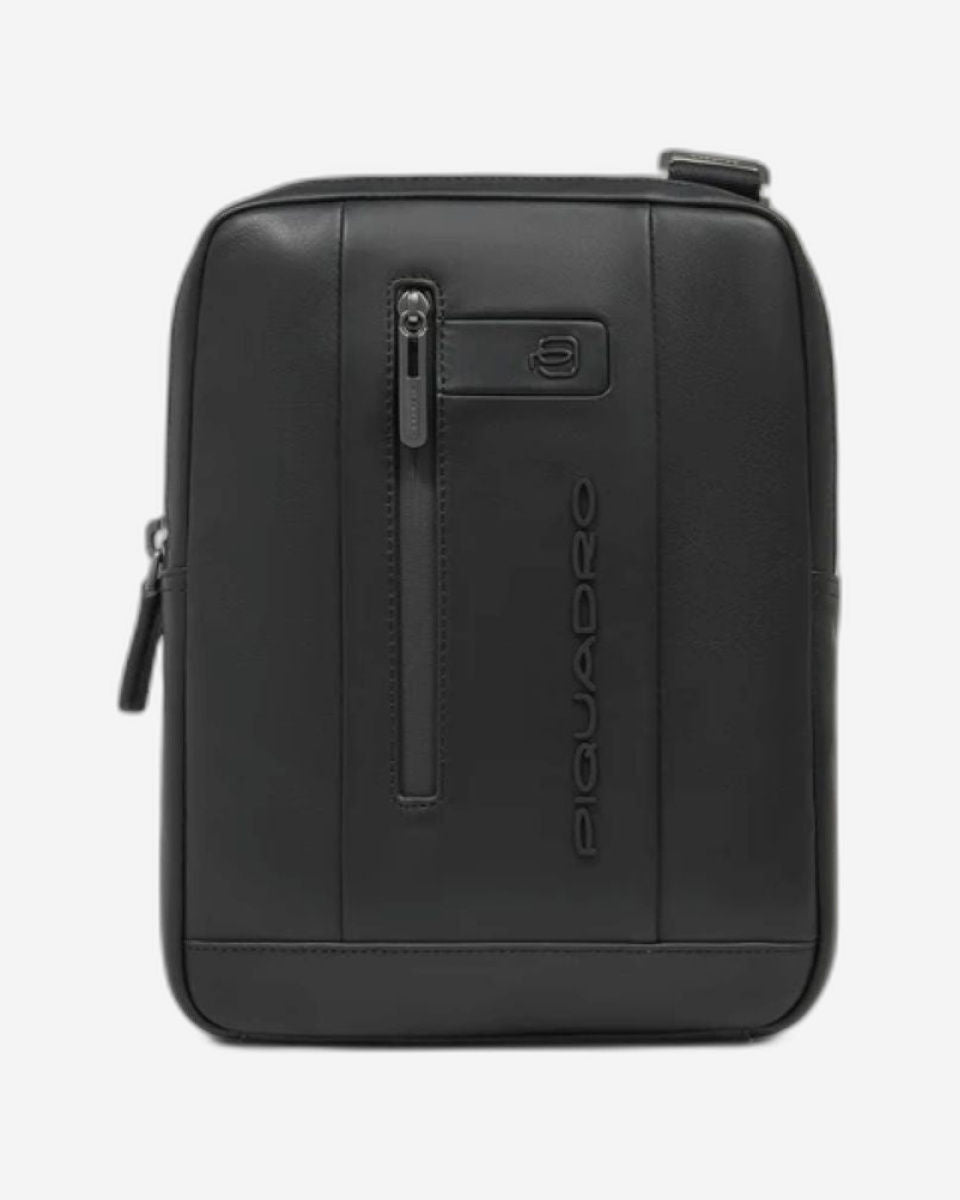 حقيبة كروسبودي Piquadro Urban لجهاز iPad مقاس 10.5 بوصة/9.7 بوصة