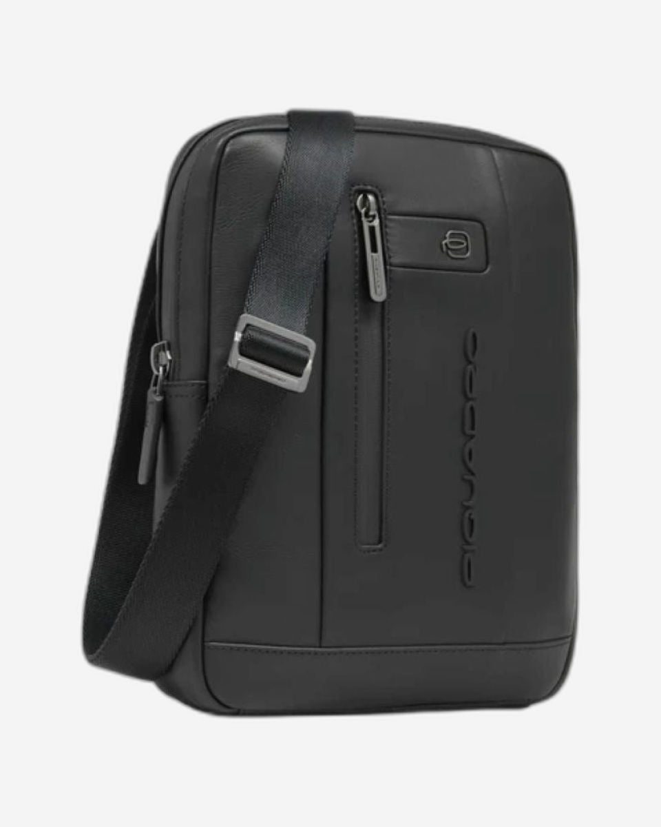 حقيبة كروسبودي Piquadro Urban لجهاز iPad مقاس 10.5 بوصة/9.7 بوصة