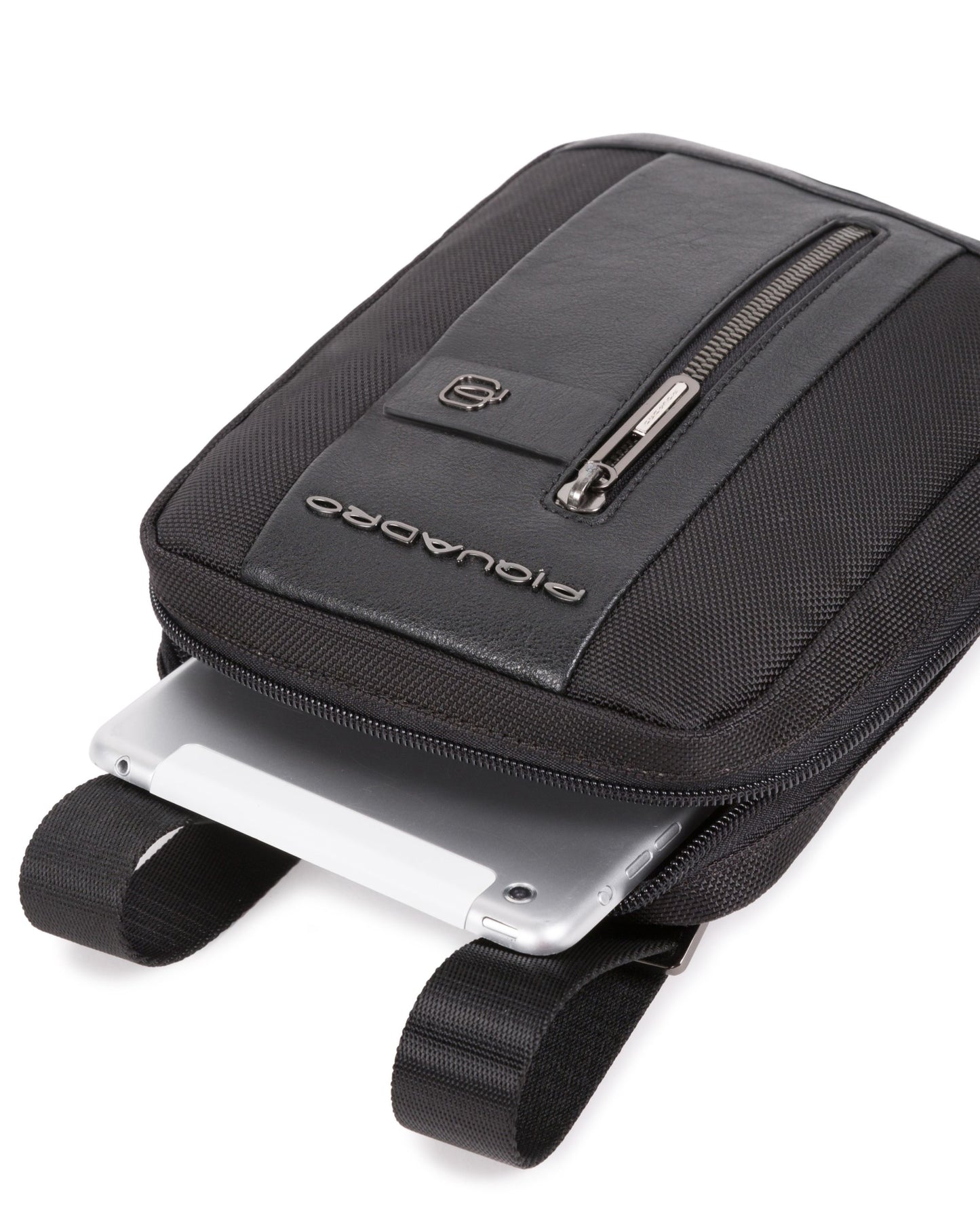 حقيبة كروس من قماش معاد تدويره من Piquadro