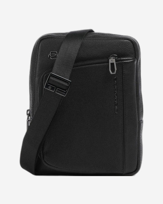 حقيبة كروسبودي بيكوادرو S134 من الجلد الأسود CA3084S134/N