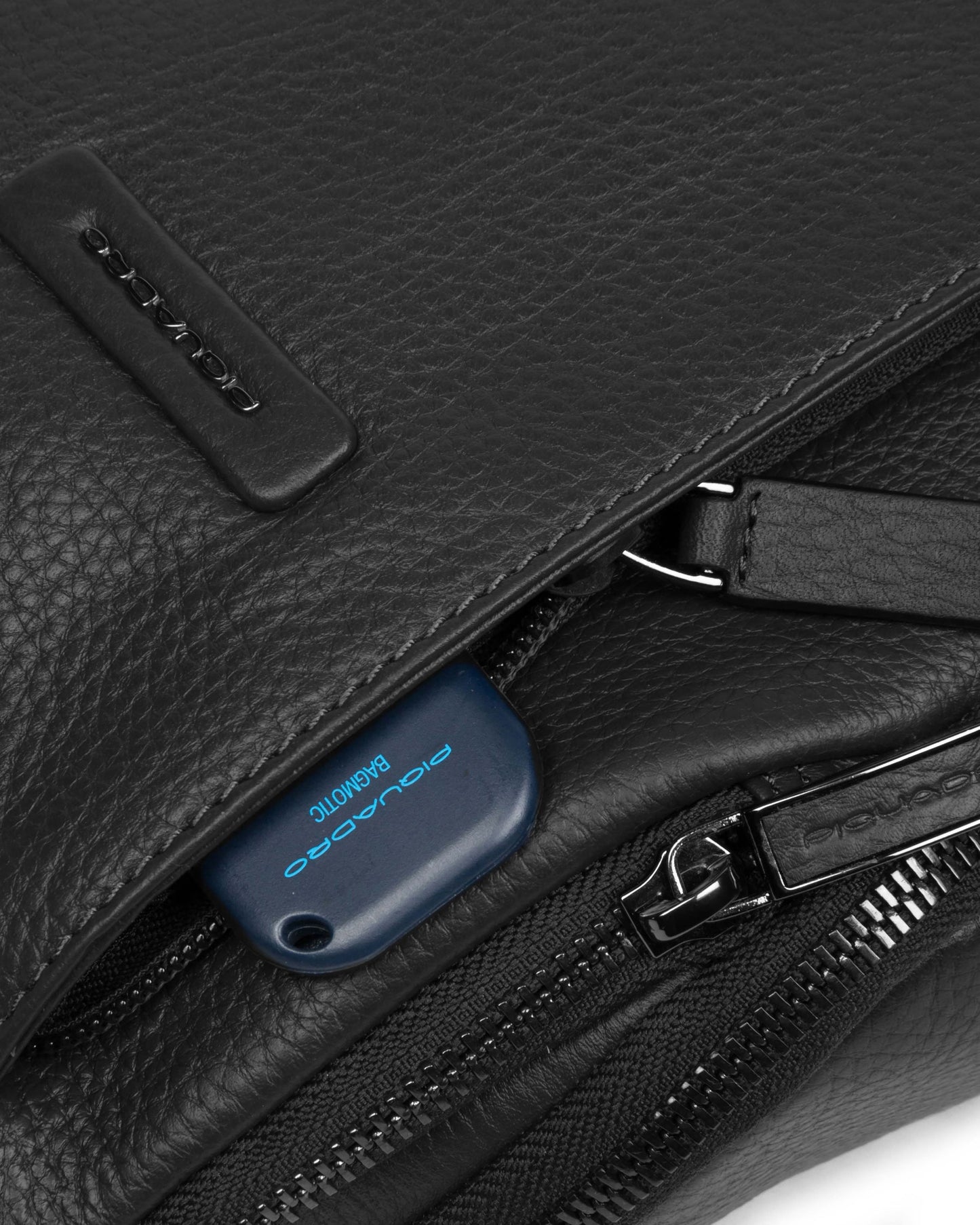 حقيبة كتف أحادية بيكادرو مودوس بتقنية RFID (الحماية من سرقة البيانات)