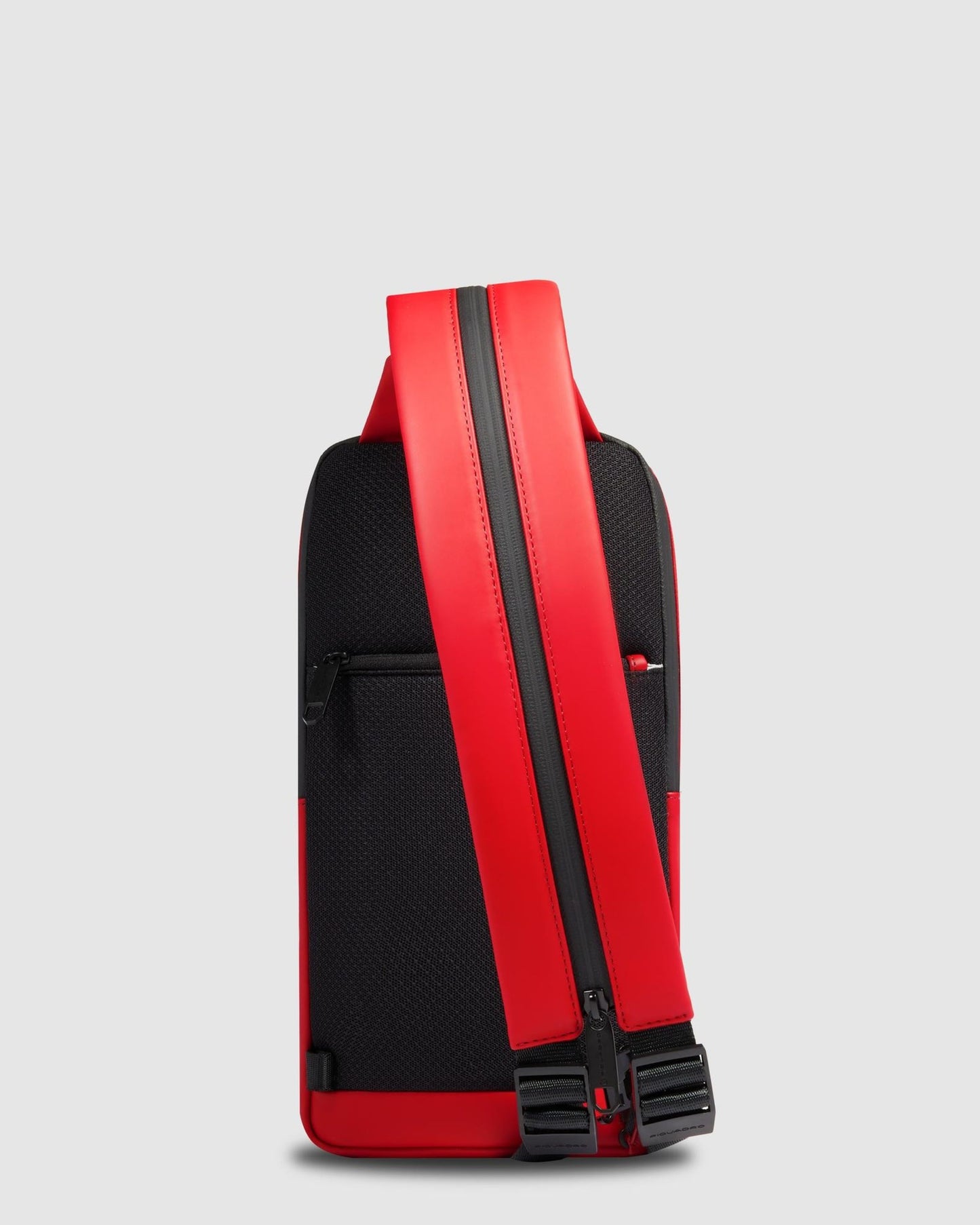 حقيبة كتف حمراء من Piquadro Ducati متوافقة مع iPad Mini