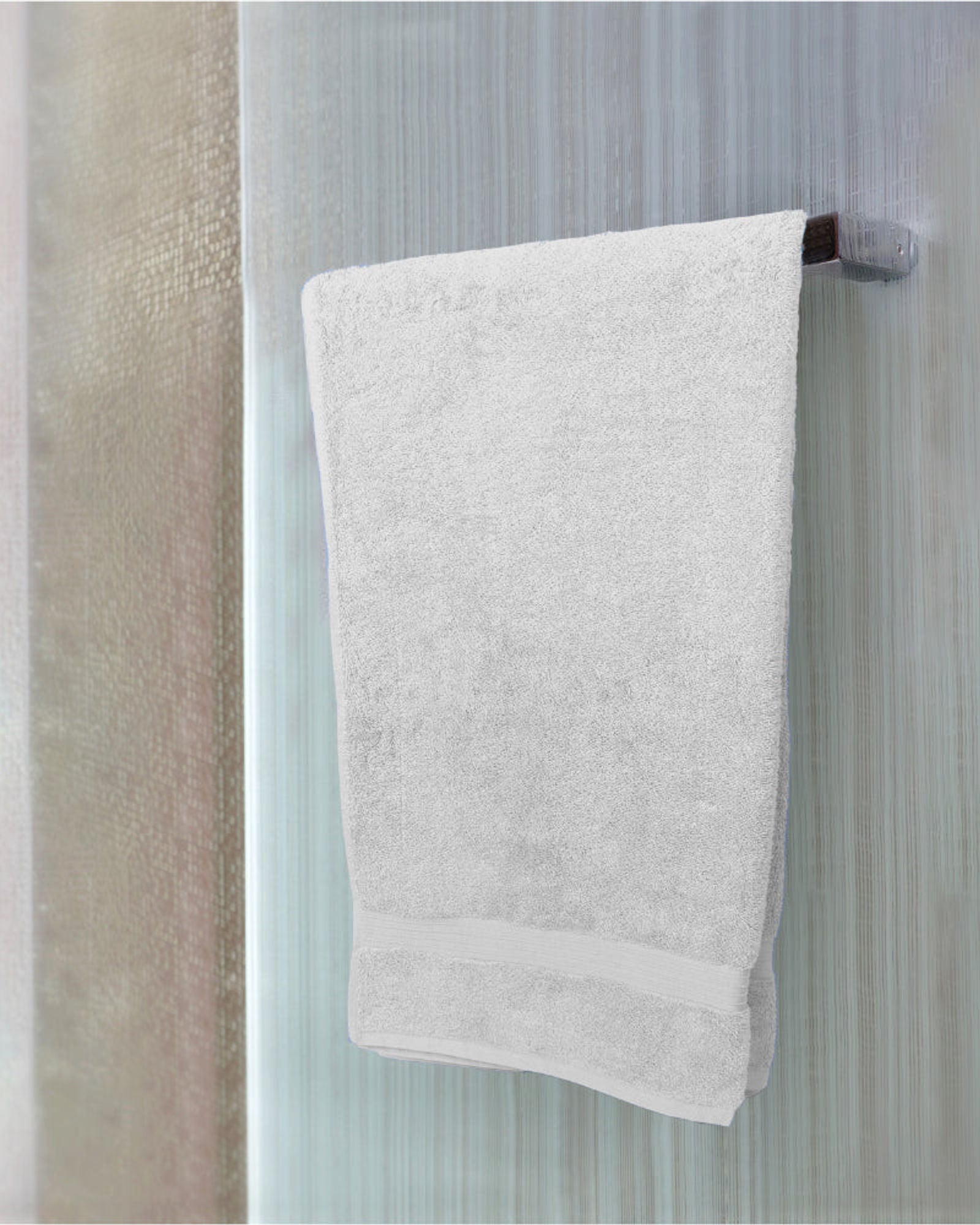 منشفة يد فاخرة من القطن باللون الأبيض