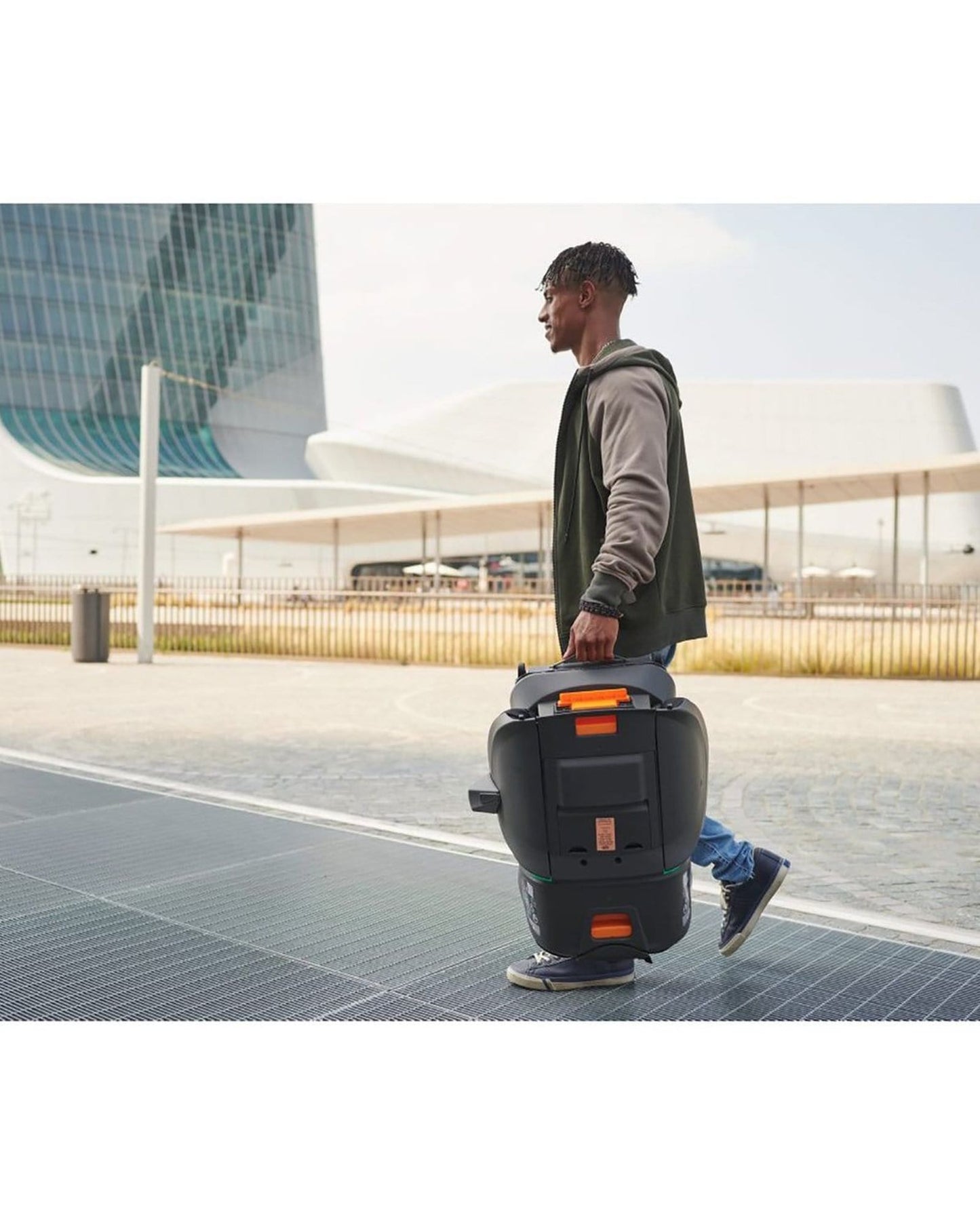 مقعد سيارة CHICCO FOLD&amp;GO I-SIZE AIR B أسود AIR